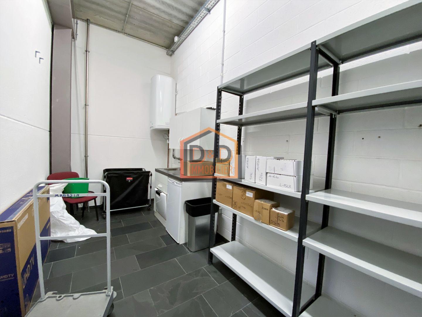 Bureau à Ehlerange, 180 m², 3 600 €/mois