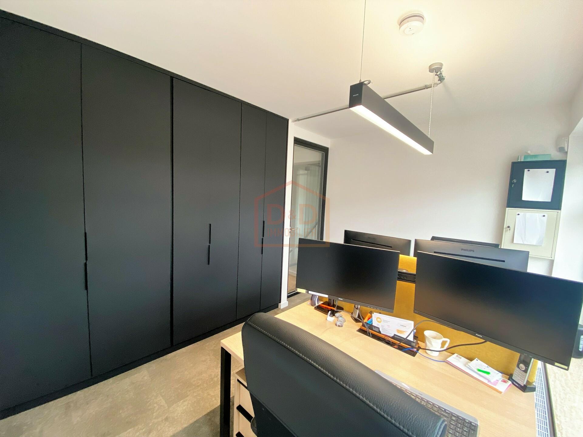 Bureau à Hesperange, 12 m², 900 €/mois