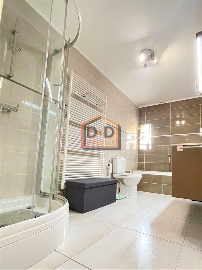 Maison à Wecker, 192 m², 4 chambres, 2 salles de bain, 2 garages, 1 446 420 €